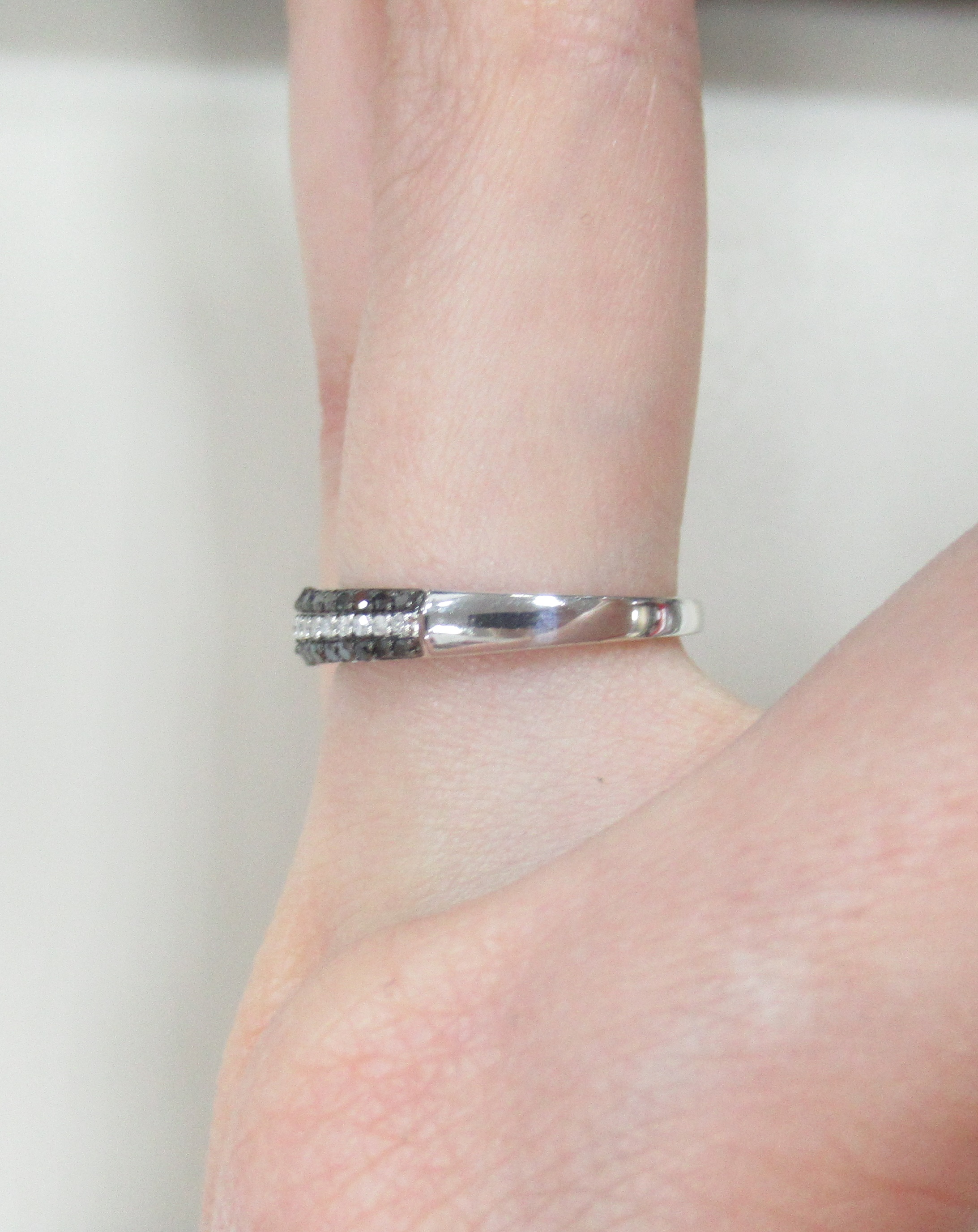 Серебряное кольцо с бриллиантами